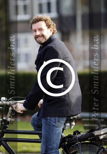 Amsterdam 21 februari 2012
Raymond v d Klundert, Kluun op de fiets in amsterdam.
Peter Smulders bv