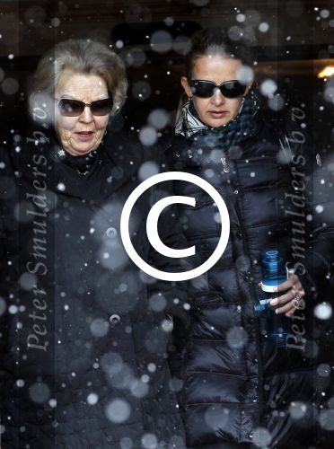 Lech 19 februari 2012
Koningin Beatrix en prinses Mabel Wisse Smit vertrekken vanuit hotel Post met BMW X5 van politie naar ziekenhuis in Innsbruck waar Prins Friso ligt na zijn ski ongeluk.
Peter Smulders bv