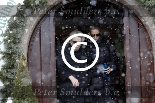 Lech 19 februari 2012
Koningin Beatrix en prinses Mabel Wisse Smit vertrekken vanuit hotel Post met BMW X5 van politie naar ziekenhuis in Innsbruck waar Prins Friso ligt na zijn ski ongeluk.
Peter Smulders bv