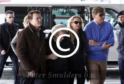 Innsbruck 24 februari 2012
Koningin Beatrix Prins Willem Alexander Prins Constantijn en Prinses Mabel Wisse Smit arriveren bij het ziekenhuis nadat dr Wolfgang Koller persconferentie gegeven heeft over gezondheidstoestand Prins Friso.
Peter Smulders bv