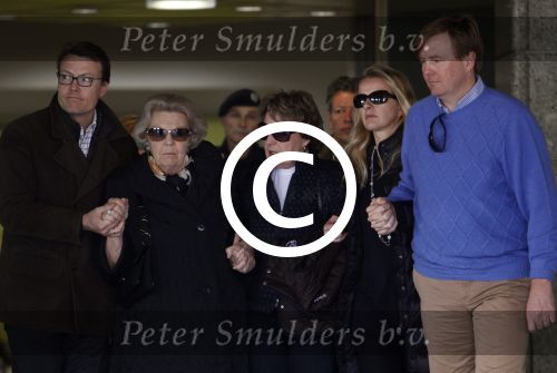 Innsbruck 24 februari 2012
Koningin Beatrix Prins Willem Alexander Prins Constantijn  Prinses Mabel Wisse Smit en Prinses Margriet verlaten het ziekenhuis nadat dr Wolfgang Koller persconferentie gegeven heeft over gezondheidstoestand Prins Friso.
Peter Smulders bv