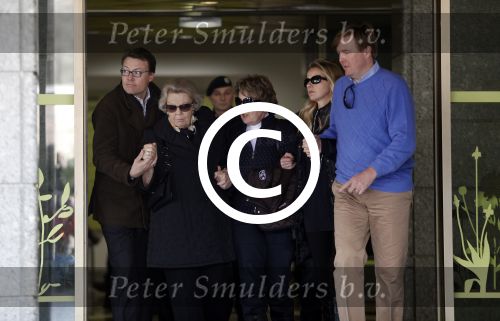 Innsbruck 24 februari 2012
Koningin Beatrix Prins Willem Alexander Prins Constantijn  Prinses Mabel Wisse Smit en Prinses Margriet verlaten het ziekenhuis nadat dr Wolfgang Koller persconferentie gegeven heeft over gezondheidstoestand Prins Friso.
Peter Smulders bv