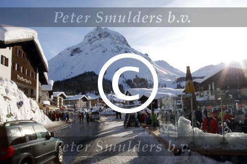 Innsbruck en Lech 18 februari 2012
Prins Friso ligt in het universitair ziekenhuis na zijn ongeluk met lawine in Lech.
Koningin Beatrix en zijn vrouw Prinses Mabel Wisse Smit zoeken hem op.
Peter Smulders bv