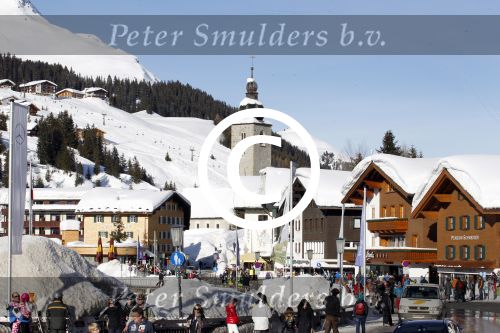 Innsbruck en Lech 18 februari 2012
Prins Friso ligt in het universitair ziekenhuis na zijn ongeluk met lawine in Lech.
Koningin Beatrix en zijn vrouw Prinses Mabel Wisse Smit zoeken hem op.
Peter Smulders bv