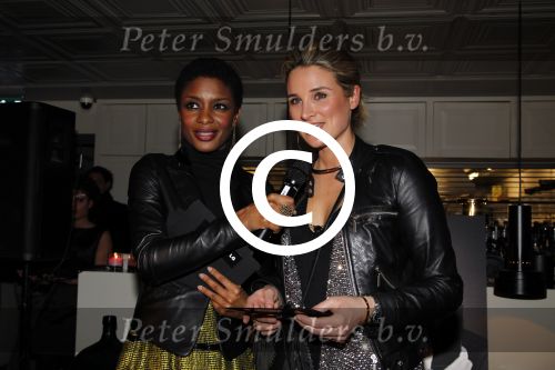 Amsterdam 1 februari 2012
Prsentatie van de nieuw LG Prada telefoon bij Bocinq. Sylvana Simons en Lieke v Lexmond
Peter Smulders bv