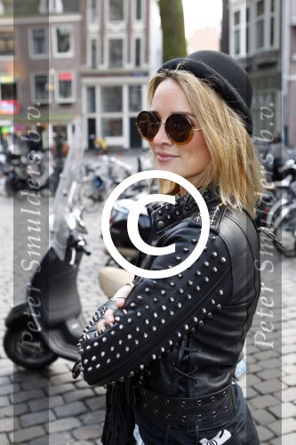 Amsterdam 12 maart 2012
Modeshow Claes Iversen op de wallen. Lieke v lexmond en zut Jetteke op scooter
Peter Smulders bv