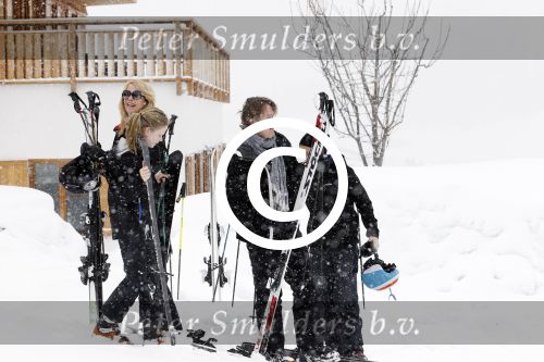 Lech 26februari 2012
Linda de Mol met kinderen Julian en Noah en vriend Jeroen Rietbergen op ski vakantie in Lech.
Peter Smulders bv