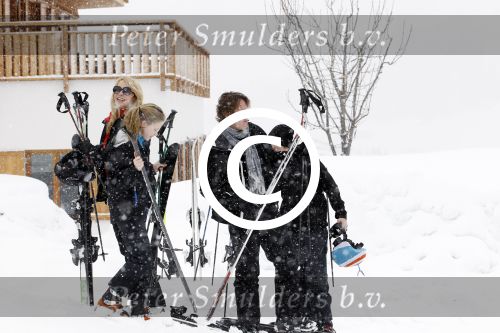 Lech 26februari 2012
Linda de Mol met kinderen Julian en Noah en vriend Jeroen Rietbergen op ski vakantie in Lech.
Peter Smulders bv