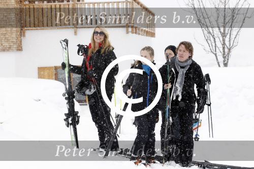 Lech 26februari 2012
Linda de Mol met kinderen Julian en Noah en vriend Jeroen Rietbergen op ski vakantie in Lech.
Peter Smulders bv