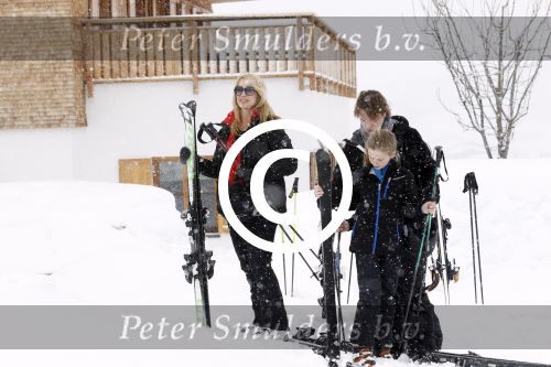 Lech 26februari 2012
Linda de Mol met kinderen Julian en Noah en vriend Jeroen Rietbergen op ski vakantie in Lech.
Peter Smulders bv