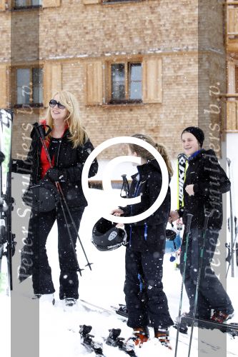 Lech 26februari 2012
Linda de Mol met kinderen Julian en Noah en vriend Jeroen Rietbergen op ski vakantie in Lech.
Peter Smulders bv