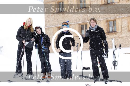 Lech 26februari 2012
Linda de Mol met kinderen Julian en Noah en vriend Jeroen Rietbergen op ski vakantie in Lech.
Peter Smulders bv