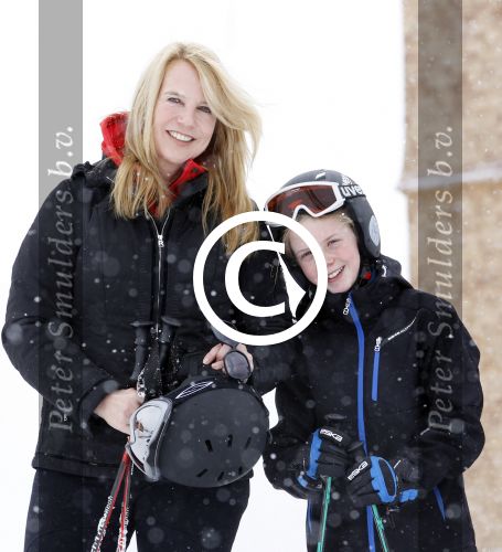 Lech 26februari 2012
Linda de Mol met kinderen Julian en Noah en vriend Jeroen Rietbergen op ski vakantie in Lech.
Peter Smulders bv