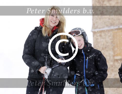 Lech 26februari 2012
Linda de Mol met kinderen Julian en Noah en vriend Jeroen Rietbergen op ski vakantie in Lech.
Peter Smulders bv
