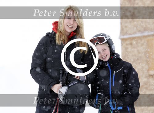 Lech 26februari 2012
Linda de Mol met kinderen Julian en Noah en vriend Jeroen Rietbergen op ski vakantie in Lech.
Peter Smulders bv