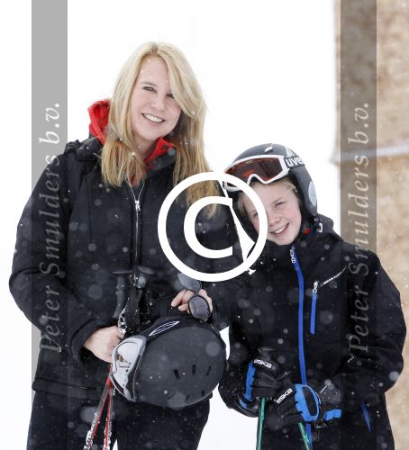 Lech 26februari 2012
Linda de Mol met kinderen Julian en Noah en vriend Jeroen Rietbergen op ski vakantie in Lech.
Peter Smulders bv