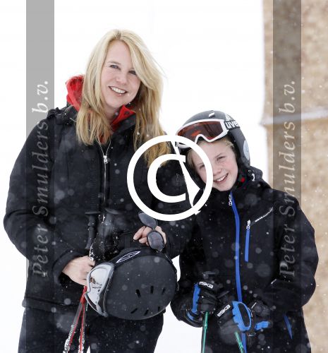Lech 26februari 2012
Linda de Mol met kinderen Julian en Noah en vriend Jeroen Rietbergen op ski vakantie in Lech.
Peter Smulders bv