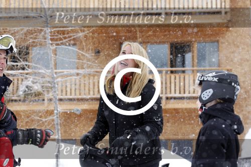 Lech 26februari 2012
Linda de Mol met kinderen Julian en Noah en vriend Jeroen Rietbergen op ski vakantie in Lech.
Peter Smulders bv