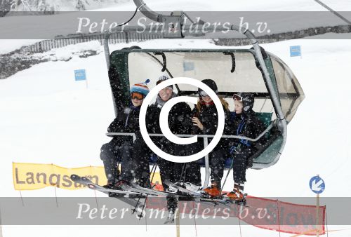Lech 26februari 2012
Linda de Mol met kinderen Julian en Noah en vriend Jeroen Rietbergen op ski vakantie in Lech.
Peter Smulders bv