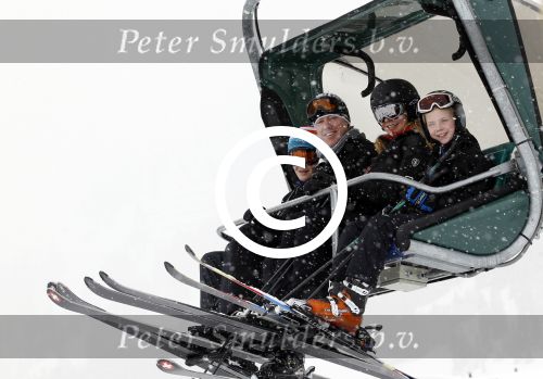Lech 26februari 2012
Linda de Mol met kinderen Julian en Noah en vriend Jeroen Rietbergen op ski vakantie in Lech.
Peter Smulders bv