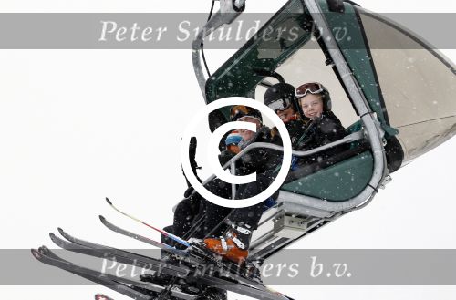 Lech 26februari 2012
Linda de Mol met kinderen Julian en Noah en vriend Jeroen Rietbergen op ski vakantie in Lech.
Peter Smulders bv