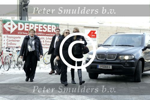 Innsbruck en Lech 18 februari 2012
Prins Friso ligt in het universitair ziekenhuis na zijn ongeluk met lawine in Lech.
Koningin Beatrix en zijn vrouw Prinses Mabel Wisse Smit zoeken hem op.
Peter Smulders bv