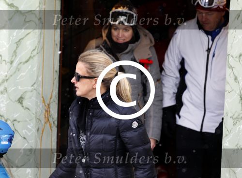 Lech 20 februari 2012
Prins Willem Alexander Prinses Maxima en Prinses Mabel Wisse Smit bij hotel post.
Peter Smulders bv