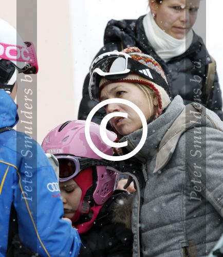 Lech 19 februari 2012
Prinses Maxima Prins Willem Alexander Prinses laurentien Prins Constantin Prinses Mabel Wisse Smit en de prinsesjes Amalia Ariane Alexia Eloise Claus Cazimir Luana en Zaria gaan skien en vertrekken bij Hotel Post.
Peter Smulders bv