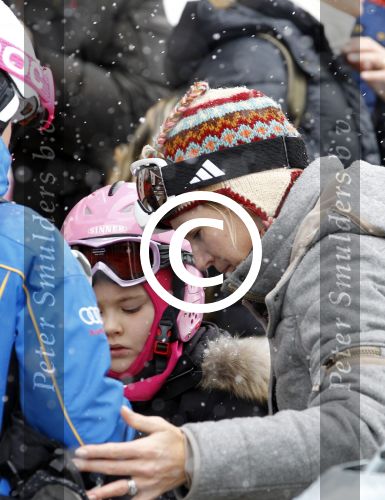 Lech 19 februari 2012
Prinses Maxima Prins Willem Alexander Prinses laurentien Prins Constantin Prinses Mabel Wisse Smit en de prinsesjes Amalia Ariane Alexia Eloise Claus Cazimir Luana en Zaria gaan skien en vertrekken bij Hotel Post.
Peter Smulders bv