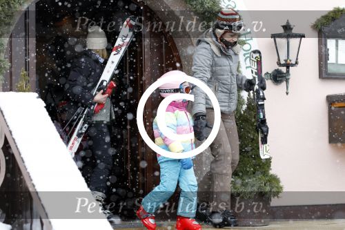 Lech 19 februari 2012
Prinses Maxima Prins Willem Alexander Prinses laurentien Prins Constantin Prinses Mabel Wisse Smit en de prinsesjes Amalia Ariane Alexia Eloise Claus Cazimir Luana en Zaria gaan skien en vertrekken bij Hotel Post.
Peter Smulders bv