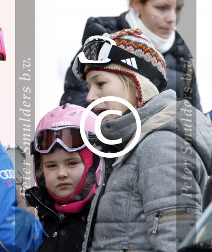 Lech 19 februari 2012
Prinses Maxima Prins Willem Alexander Prinses laurentien Prins Constantin Prinses Mabel Wisse Smit en de prinsesjes Amalia Ariane Alexia Eloise Claus Cazimir Luana en Zaria gaan skien en vertrekken bij Hotel Post.
Peter Smulders bv