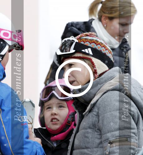 Lech 19 februari 2012
Prinses Maxima Prins Willem Alexander Prinses laurentien Prins Constantin Prinses Mabel Wisse Smit en de prinsesjes Amalia Ariane Alexia Eloise Claus Cazimir Luana en Zaria gaan skien en vertrekken bij Hotel Post.
Peter Smulders bv