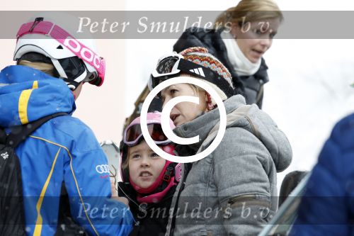 Lech 19 februari 2012
Prinses Maxima Prins Willem Alexander Prinses laurentien Prins Constantin Prinses Mabel Wisse Smit en de prinsesjes Amalia Ariane Alexia Eloise Claus Cazimir Luana en Zaria gaan skien en vertrekken bij Hotel Post.
Peter Smulders bv