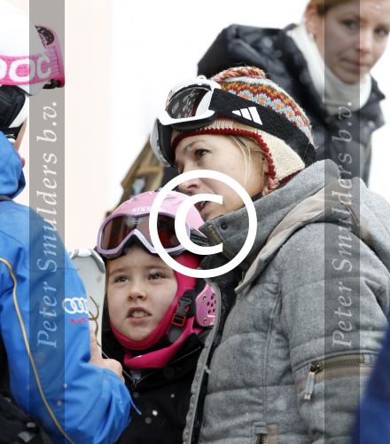 Lech 19 februari 2012
Prinses Maxima Prins Willem Alexander Prinses laurentien Prins Constantin Prinses Mabel Wisse Smit en de prinsesjes Amalia Ariane Alexia Eloise Claus Cazimir Luana en Zaria gaan skien en vertrekken bij Hotel Post.
Peter Smulders bv