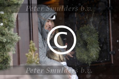 Lech 19 februari 2012
Prinses Maxima arriveert bij hotel Post met prinses Luana en Zaria (rose pak en groene helm) en Prins Willem Alexander en prinses Amalia Ariane en Alexia.
Peter Smulders bv