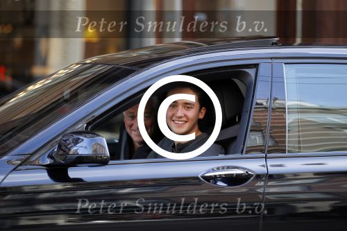 Amsterdam 21 februari 2012
Nathan Moszkowicz achter het stuur van de auto van zijn vader Bram nadat hij net zijn rijbewijs gehaald heeft.
Peter Smulders bv