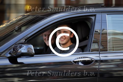 Amsterdam 21 februari 2012
Nathan Moszkowicz achter het stuur van de auto van zijn vader Bram nadat hij net zijn rijbewijs gehaald heeft.
Peter Smulders bv