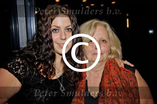 Hilversum 26 februari 2012
Nationaal Songfestival in Studio 24. Met op de foto links zus Nesley Ann en rechts moeder Henny van Joan Franka.
Peter Smulders BV