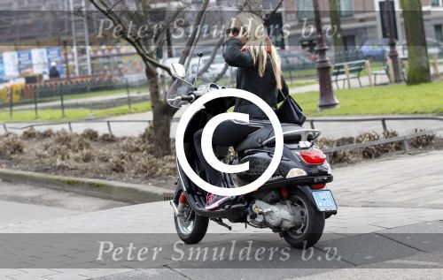Amsterdam 9 maart 2012
Nikkie Plessen mop vespa scooter.
Peter Smulders bv