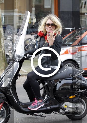 Amsterdam 9 maart 2012
Nikkie Plessen mop vespa scooter.
Peter Smulders bv