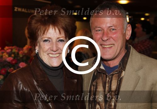 Hoofddorp 6 februari 2012
Premiere eten met vrienden met oa Rick Engelkes Lone v Roosendaal Miryanna v Reeden en Kees Boot in de schouwburg van Hoofddorp. Pamela Teves met vriend
Peter Smulders bv