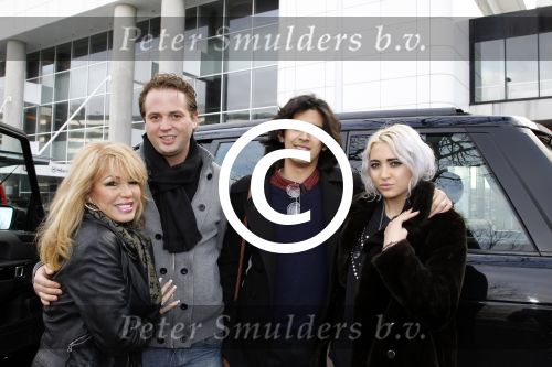 Schiphol 16 februari 2012
Patricia Paay en Nicky v Dam halen Christina Curry en haar vriend op op schiphol.
Peter Smulders bv