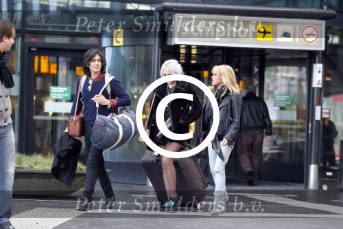 Schiphol 16 februari 2012
Patricia Paay en Nicky v Dam halen Christina Curry en haar vriend op op schiphol.
Peter Smulders bv