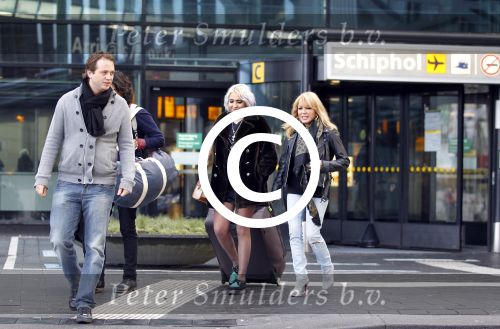 Schiphol 16 februari 2012
Patricia Paay en Nicky v Dam halen Christina Curry en haar vriend op op schiphol.
Peter Smulders bv