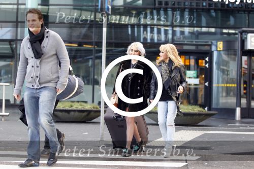 Schiphol 16 februari 2012
Patricia Paay en Nicky v Dam halen Christina Curry en haar vriend op op schiphol.
Peter Smulders bv