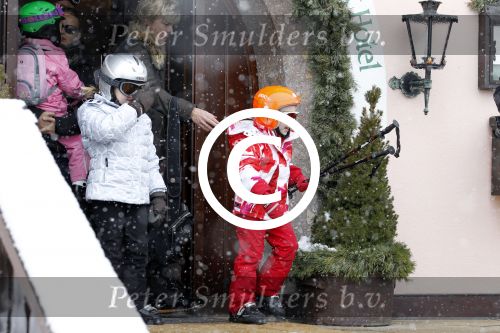 Lech 19 februari 2012
Prinses Maxima Prins Willem Alexander Prinses laurentien Prins Constantin Prinses Mabel Wisse Smit en de prinsesjes Amalia Ariane Alexia Eloise Claus Cazimir Luana en Zaria gaan skien en vertrekken bij Hotel Post.
Peter Smulders bv