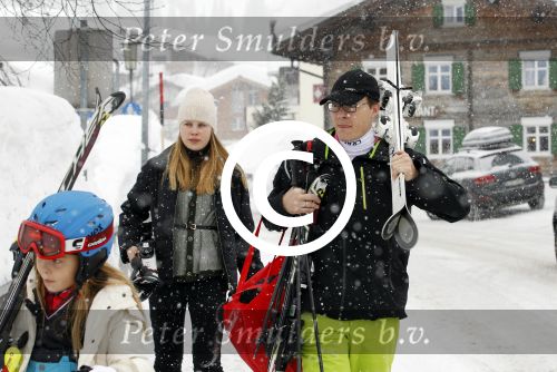 Lech 19 februari 2012
Prinses Maxima Prins Willem Alexander Prinses laurentien Prins Constantin Prinses Mabel Wisse Smit en de prinsesjes Amalia Ariane Alexia Eloise Claus Cazimir Luana en Zaria gaan skien en vertrekken bij Hotel Post.
Peter Smulders bv
