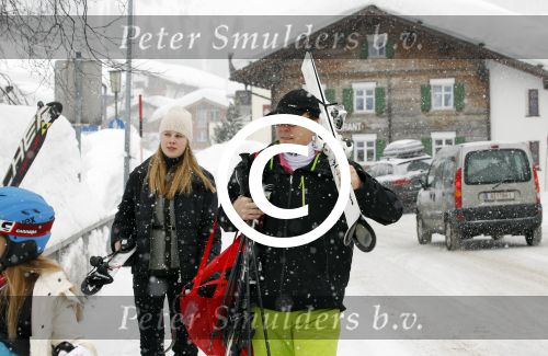 Lech 19 februari 2012
Prinses Maxima Prins Willem Alexander Prinses laurentien Prins Constantin Prinses Mabel Wisse Smit en de prinsesjes Amalia Ariane Alexia Eloise Claus Cazimir Luana en Zaria gaan skien en vertrekken bij Hotel Post.
Peter Smulders bv