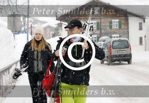 Lech 19 februari 2012
Prinses Maxima Prins Willem Alexander Prinses laurentien Prins Constantin Prinses Mabel Wisse Smit en de prinsesjes Amalia Ariane Alexia Eloise Claus Cazimir Luana en Zaria gaan skien en vertrekken bij Hotel Post.
Peter Smulders bv