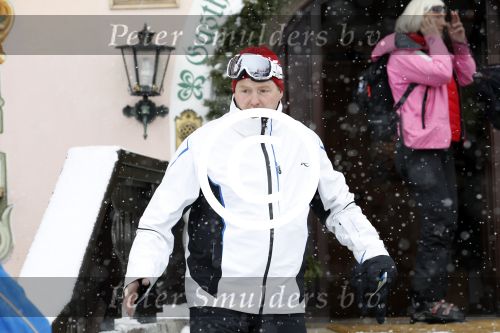 Lech 19 februari 2012
Prinses Maxima Prins Willem Alexander Prinses laurentien Prins Constantin Prinses Mabel Wisse Smit en de prinsesjes Amalia Ariane Alexia Eloise Claus Cazimir Luana en Zaria gaan skien en vertrekken bij Hotel Post.
Peter Smulders bv